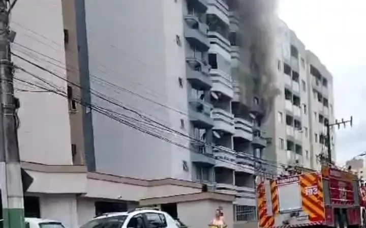Incêndio em apartamento mobiliza Corpo de Bombeiros em Brusque