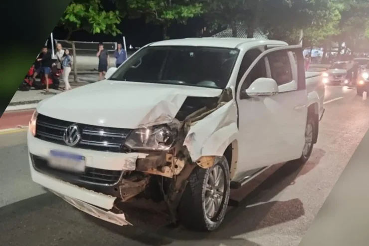 Motorista embriagado colide carro na Atlântica em Balneário Camboriú