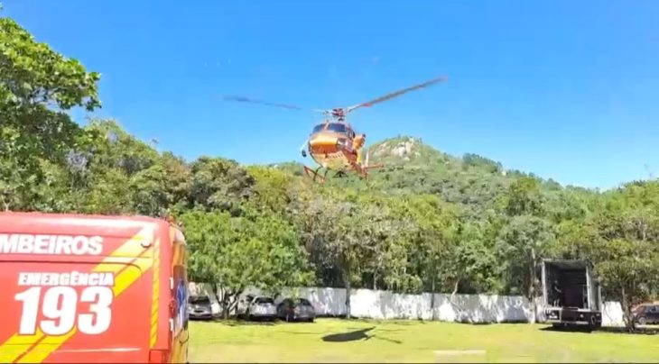 Vídeo: Arcanjo resgata idoso em trilha no Morro do Macaco