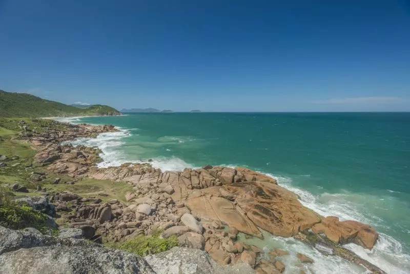 Réveillon com praia: saiba onde tomar um banho seguro em SC
