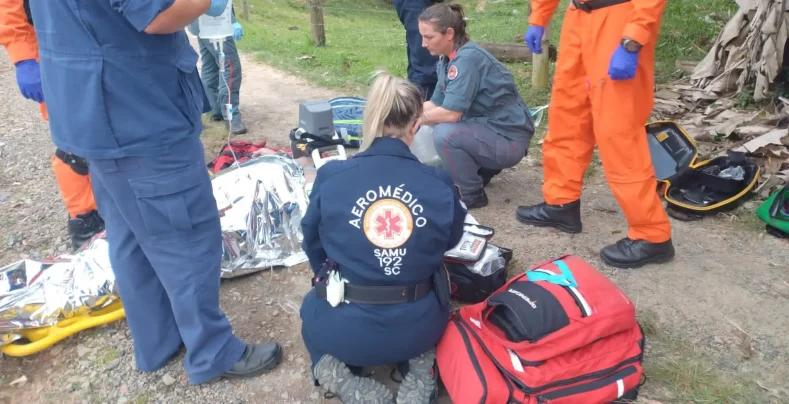 Idoso morre afogado ao cair com carro em lagoa no Alto Vale
