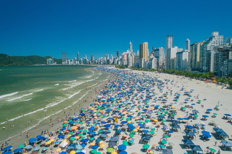 Balneário Camboriú projeta aumento de turistas na temporada 2024/2025