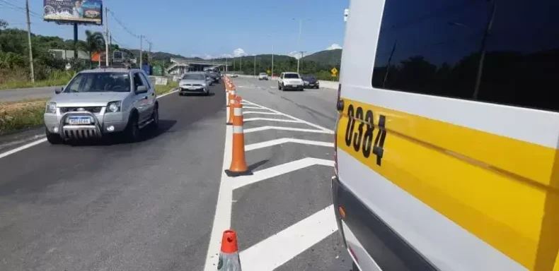 Último domingo do ano tem praias lotadas e trânsito intenso em SC