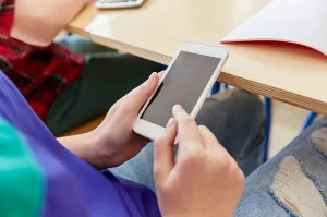 Sistema nacional centraliza busca por celulares roubados