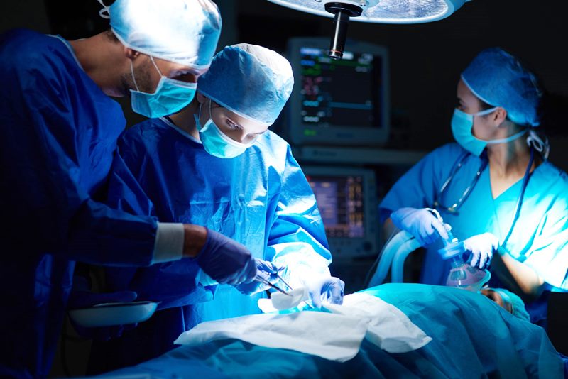 Blumenau sedia primeira cirurgia de redesignação sexual robótica no Brasil