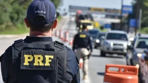 BR-101 é bloqueada após mulher ser atropelada por caminhão