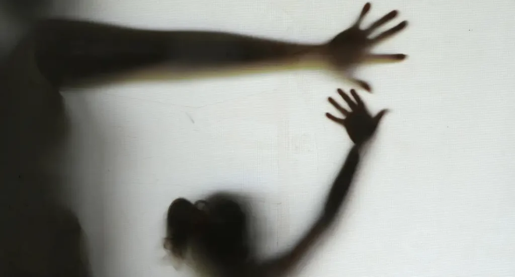 Cartório em SC desvenda estupro de adolescente e leva padrasto à prisão