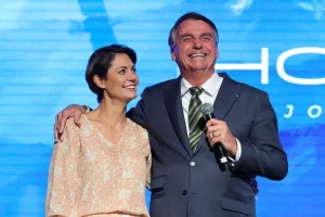 Michelle Bolsonaro e aliados reagem a comentário de Daniela Lima