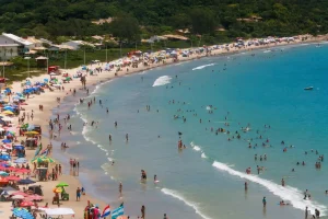 SC registra aumento de 66,45% de turistas estrangeiros em 2025