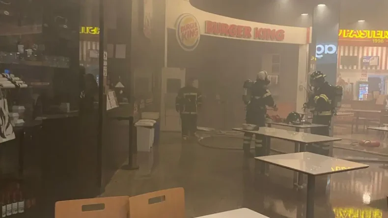 Bombeiros combatem incêndio em shopping do Norte do Estado