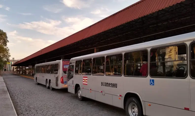 Obras alteram itinerário de 2 linhas do transporte coletivo nesta quinta