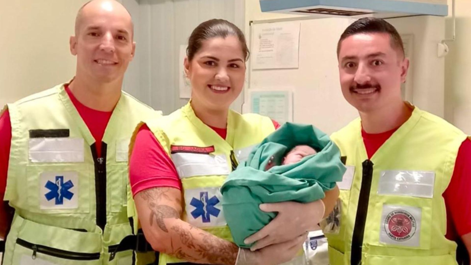 Bombeiros realizam parto de emergência em ambulância em SC
