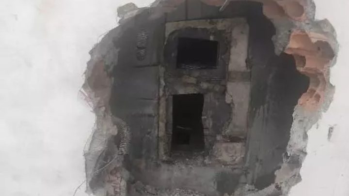 Bandidos abrem buraco em parede para furtar cofre em agência