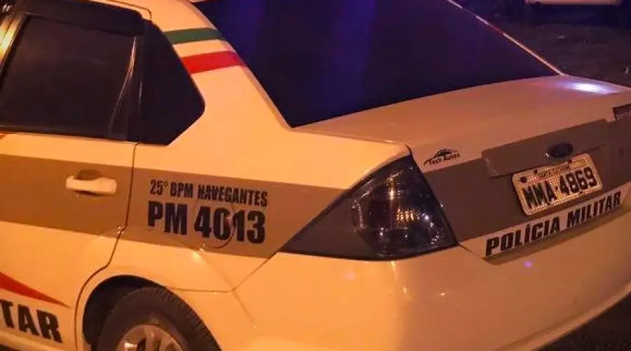 Polícia Militar procura homem suspeito de roubar celulares de mulheres
