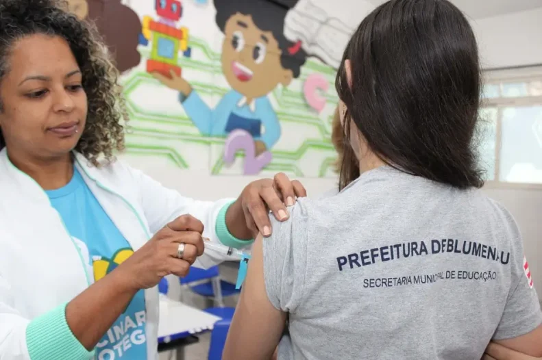 Dengue: Blumenau atinge apenas 10% do público-alvo da vacinação