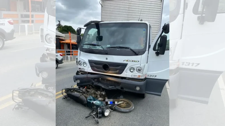 Blumenau: acidente entre caminhão e moto termina em morte