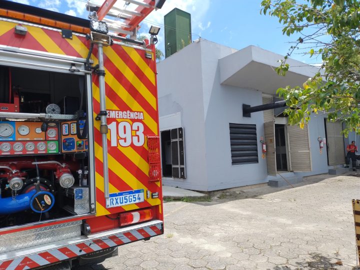 Princípio de incêndio mobiliza bombeiros no Hospital Regional