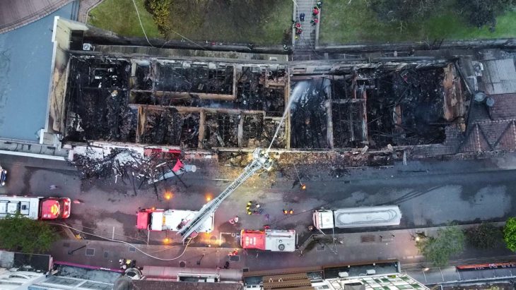 Rua XV segue interditada devido ao incêndio em Blumenau