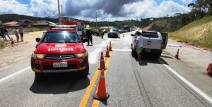 Motociclista morre em acidente com carro da Argentina na Grande Florianópolis