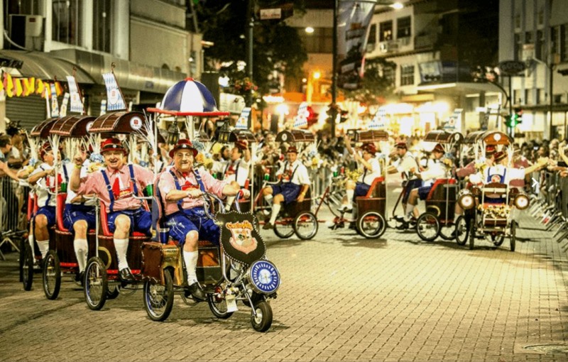 Desfile da Planetapéia acontece neste domingo em Balneário Camboriú