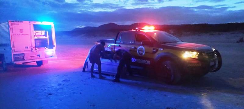Vídeo: banhista morre afogado e bombeiros resgatam corpo no mar