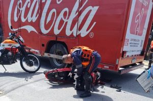 Adolescente de moto e sem habilitação morre em acidente com caminhão