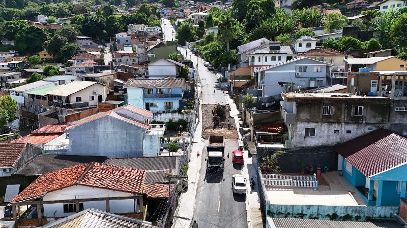 Força-tarefa conserta asfalto em ruas atingidas pela enxurrada em Florianópolis