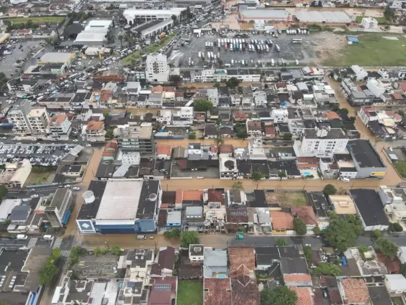 Prefeitos gaúchos se colocam à disposição de Balneário Camboriú