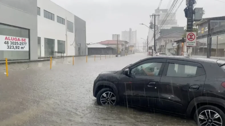 Grande Florianópolis registra novos transtornos devido a chuvas intensas