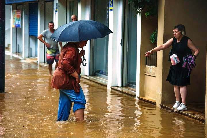 Chuva afeta atendimento de saúde e traz alerta para doenças pós-enchentes