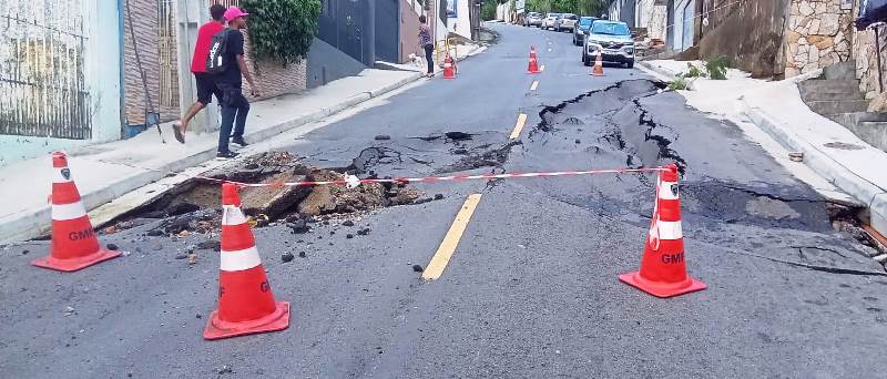 Florianópolis: confira vias obstruídas e situação dos ônibus após chuvas