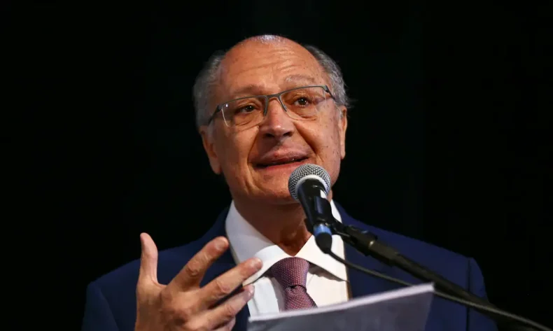 Geraldo Alckmin informa que Governo dará apoio aos deportados dos EUA