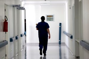 Entra em vigor a lei que permite visitas virtuais a pacientes internados em SC