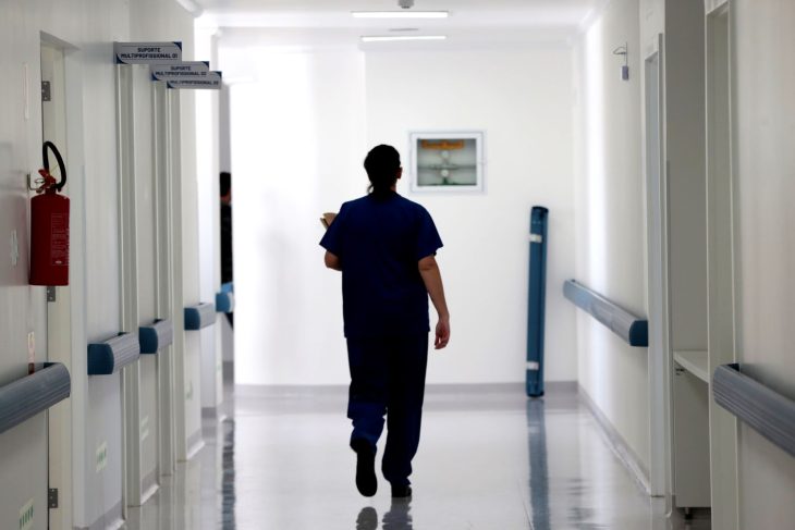 Entra em vigor a lei que permite visitas virtuais a pacientes internados em SC
