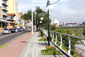 Serviço de limpeza na Beira-Rio altera trânsito em Blumenau