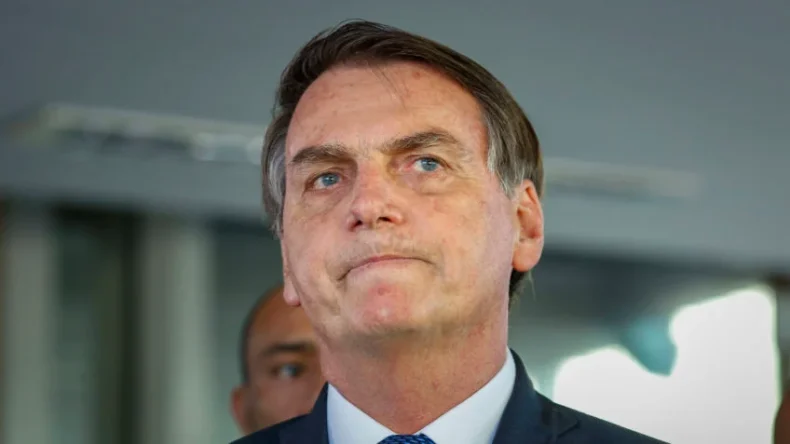 Parlamentares pedem prisão domiciliar para Jair Bolsonaro
