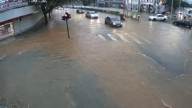 Chuva forte provoca alagamentos em bairros de Joinville