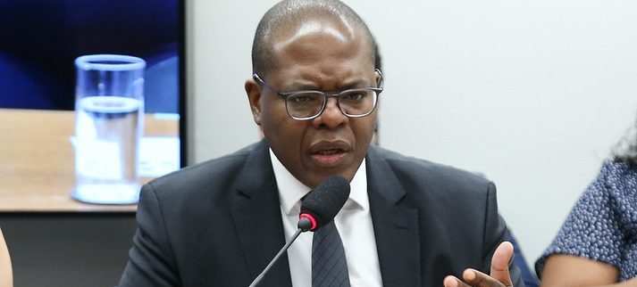 Ex-Ministro Silvio Almeida vai prestar depoimento à PF