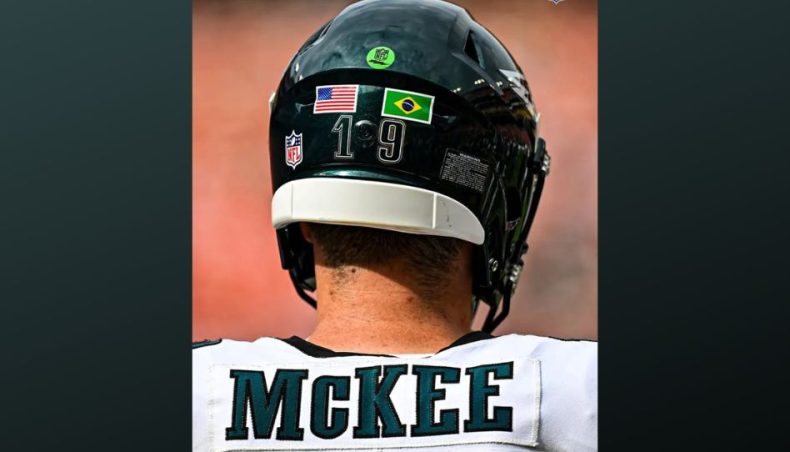 Quaterback campeão do Super Bowl comemora com bandeira do Brasil