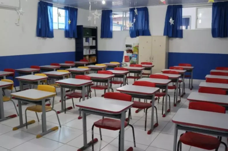 Ensino médio avança só 0,2 e fica longe da meta do Ideb