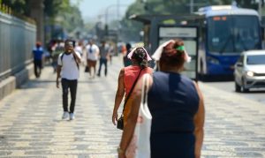 Onda de calor deve atingir SC e RS nesta semana, diz Inmet