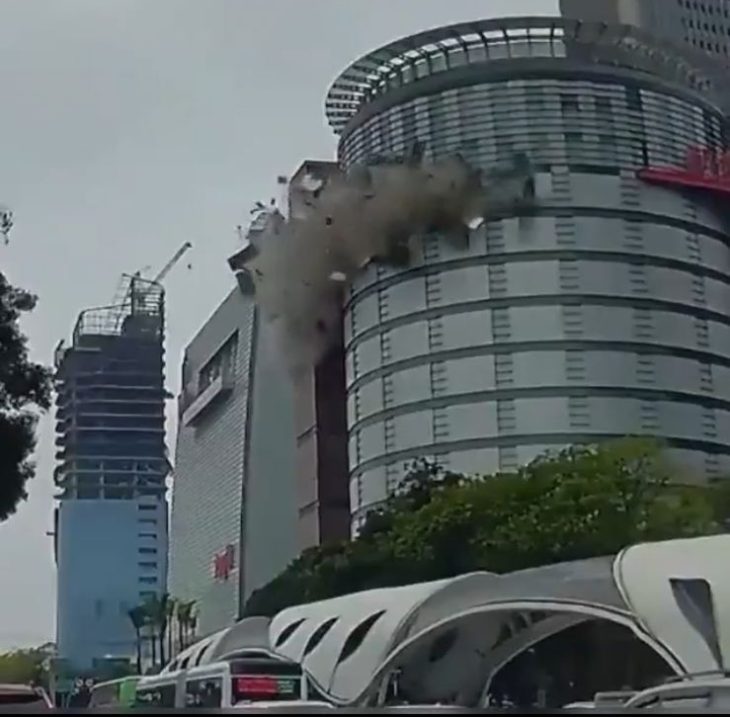 Explosão de gás em shopping deixa mortos e feridos; veja imagens