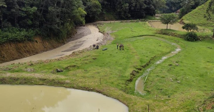 Polícia encontra menino de 2 anos morto em córrego de área rural
