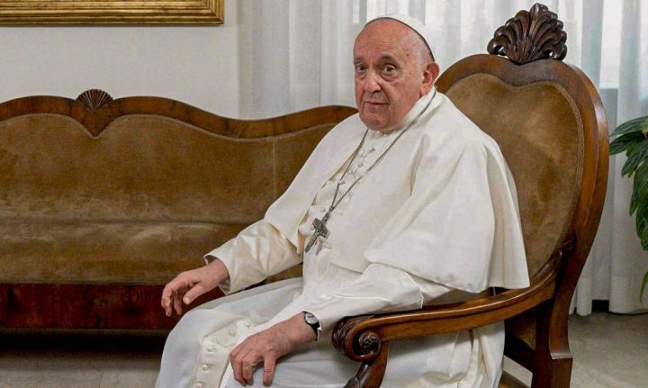 Papa Francisco segue internado e tem novo diagnóstico