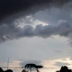 Tempestades e chuvas volumosas avançam por SC; veja previsão