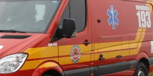 Acidente entre carro e moto na BR-470 deixa condutor ferido