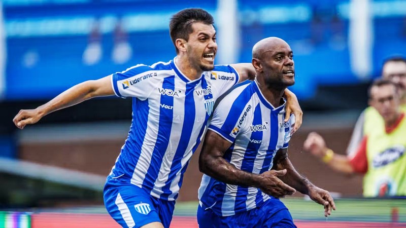 Avaí vence o Joinville com dois gols de Vagner Love na Ressacada
