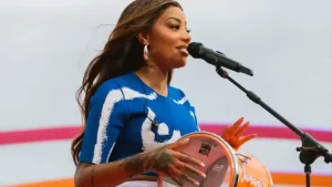 Avião de Ludmilla faz pouso de emergência e cantora se desespera
