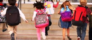 Cuidados essenciais para a volta às aulas: mochilas leves e visão em dia