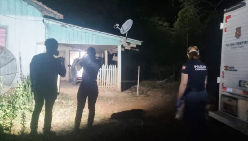 Identificados pai e filho mortos a facadas em cidade de SC